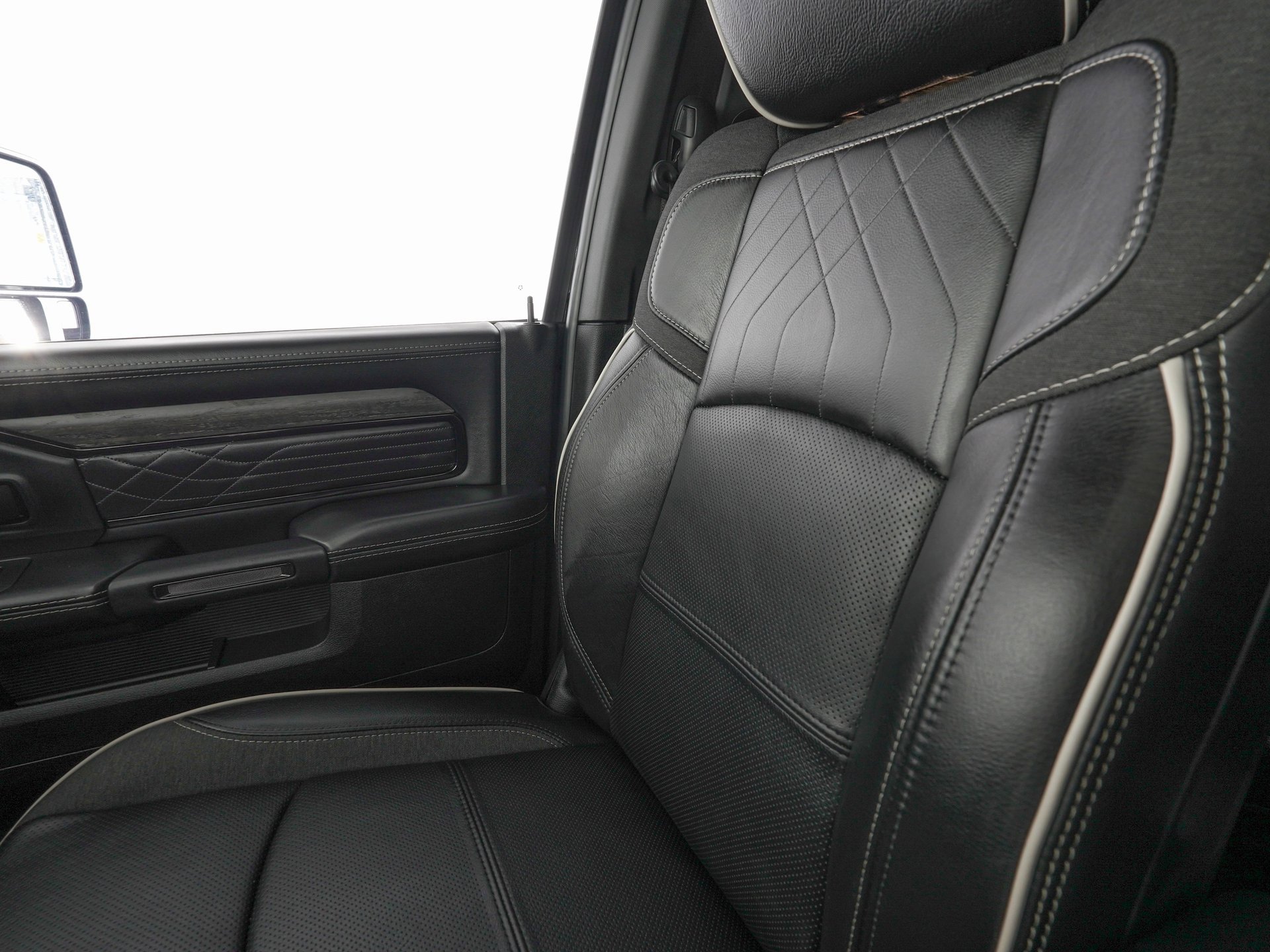 Used 2025 RAM 3500 Limited image 28