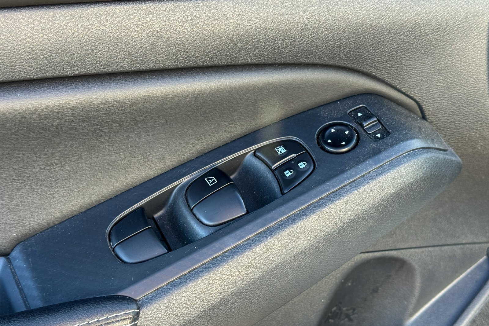 Used 2024 Nissan Altima 2.5 SV image 14