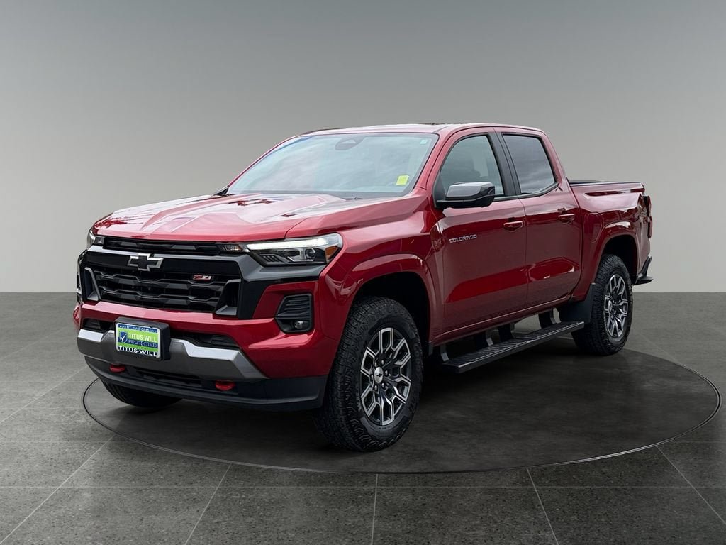 Used 2025 Chevrolet Colorado Z71 w/ Technology Package AWD/4WD image 3