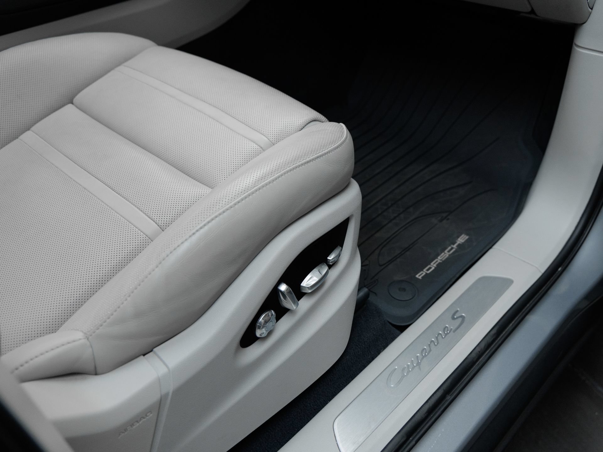 Certified 2019 Porsche Cayenne S AWD/4WD image 35