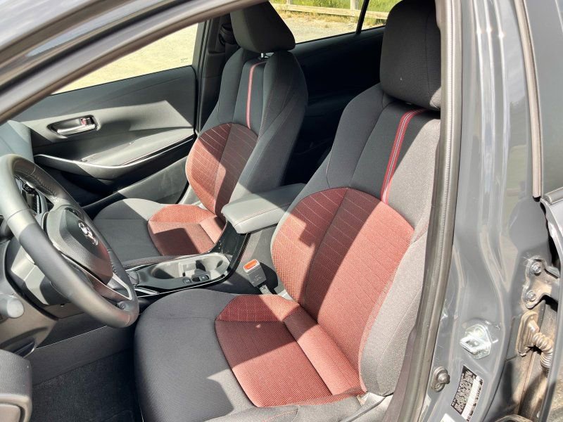 Used 2025 Toyota Corolla SE image 14