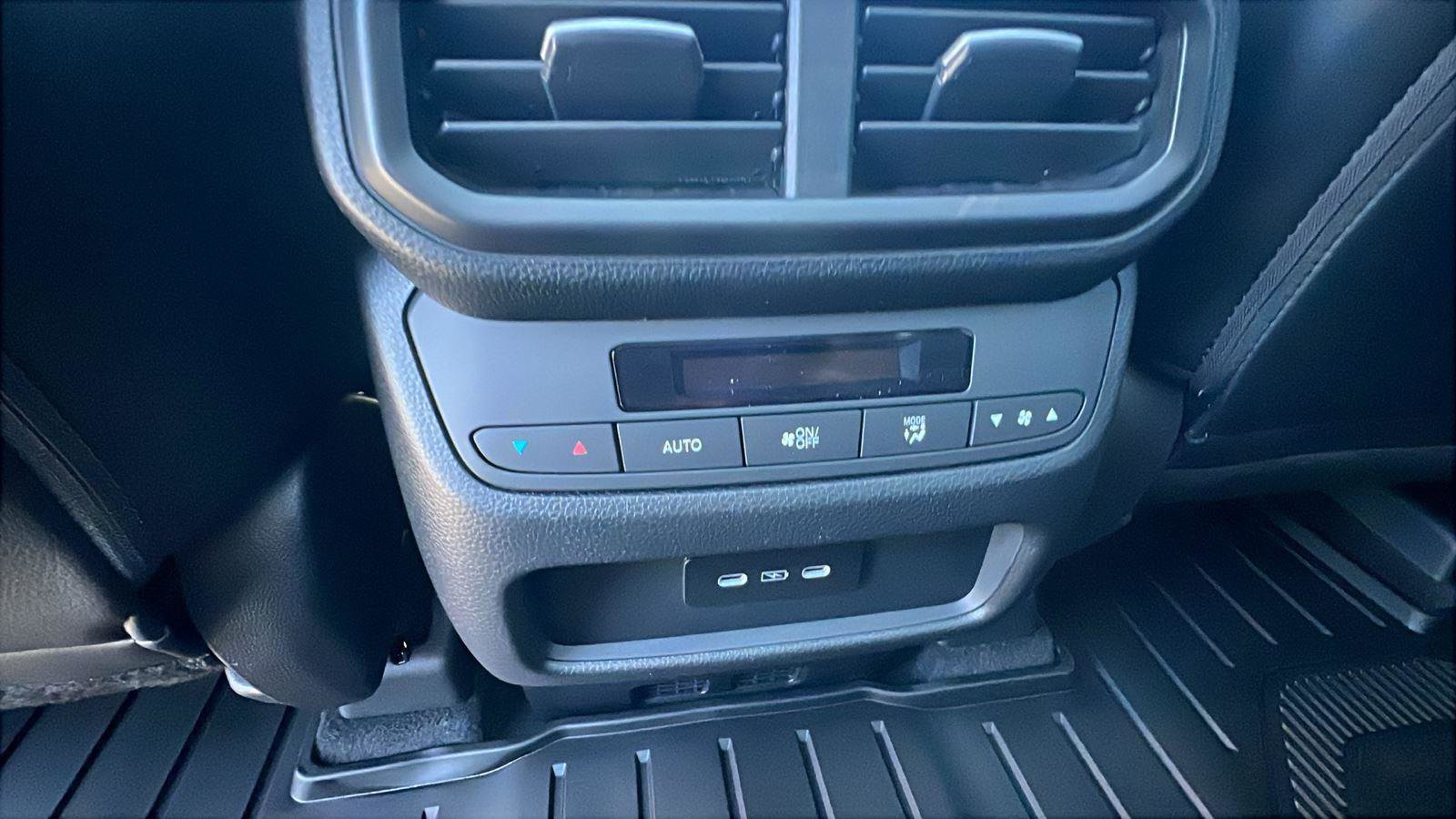 New 2025 Honda Pilot Touring image 23