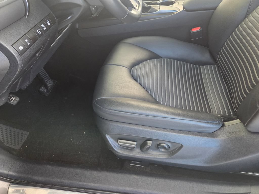 Used 2024 Toyota Camry SE FWD image 13