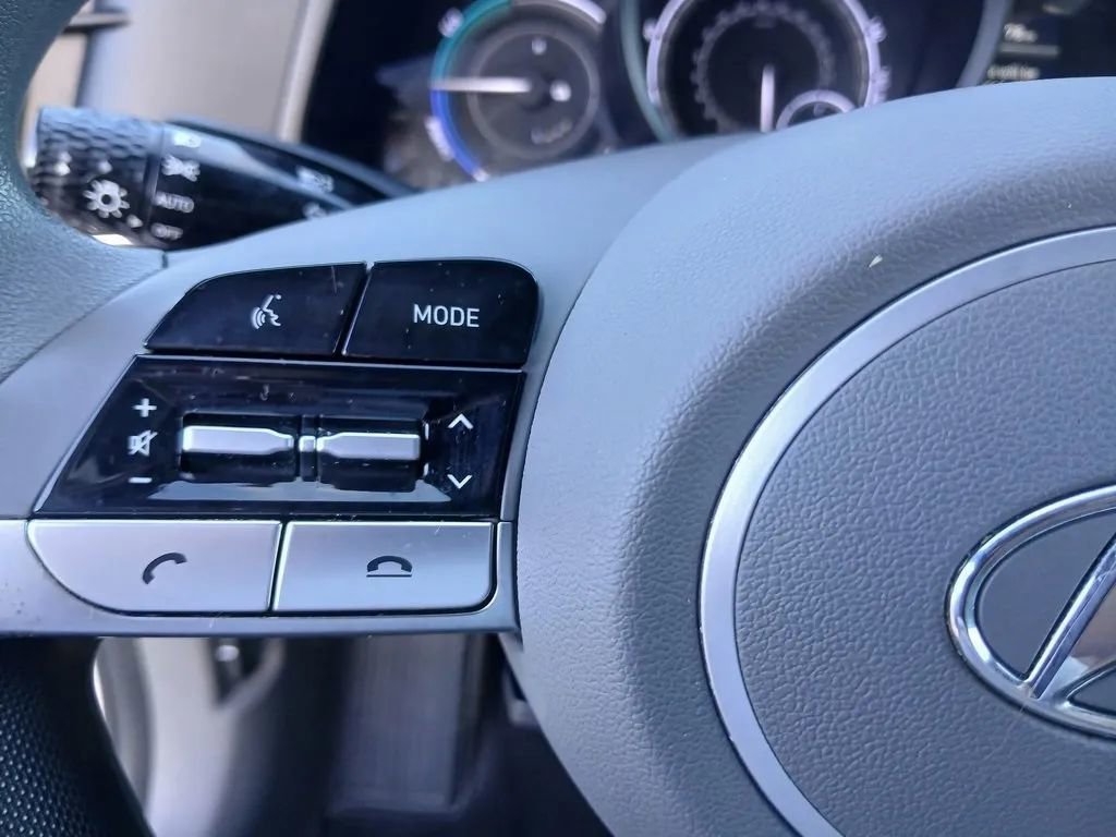 Used 2021 Hyundai Elantra Blue image 26