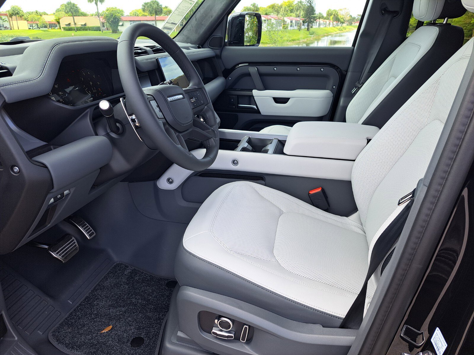 New 2025 Land Rover Defender 130 V8 image 10