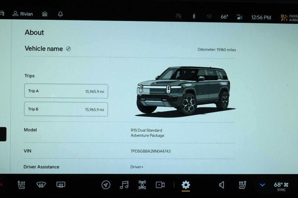 Used 2024 Rivian R1S Adventure AWD/4WD image 14