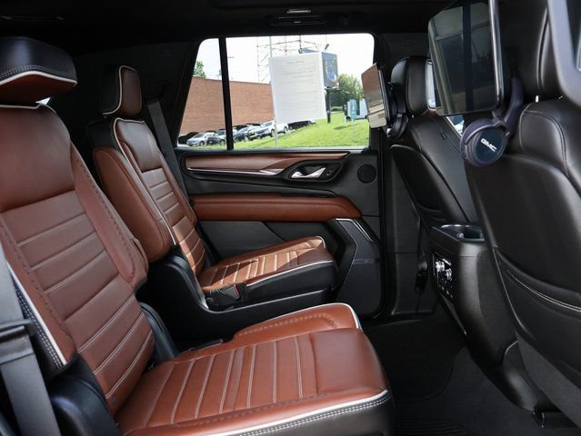 Used 2024 GMC Yukon Denali Ultimate AWD/4WD image 12