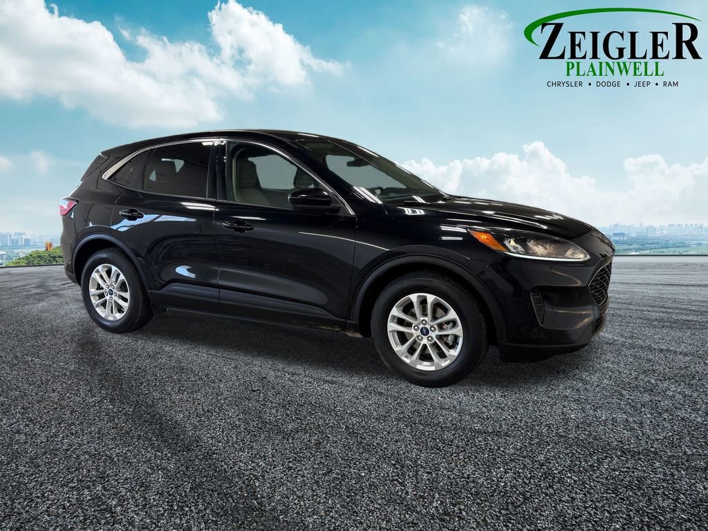 Used 2020 Ford Escape SE image 11