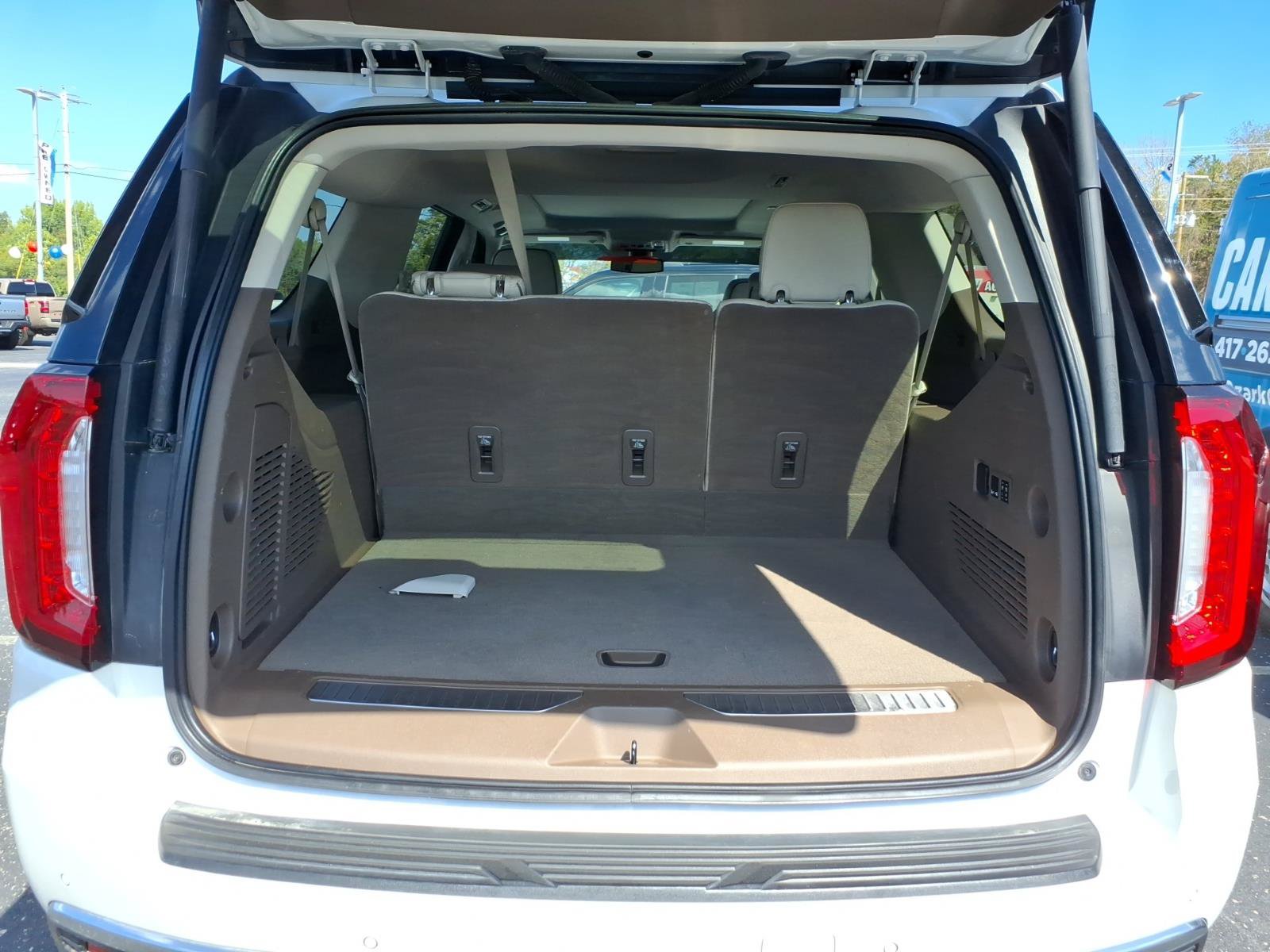 Used 2022 GMC Yukon XL Denali AWD/4WD image 5