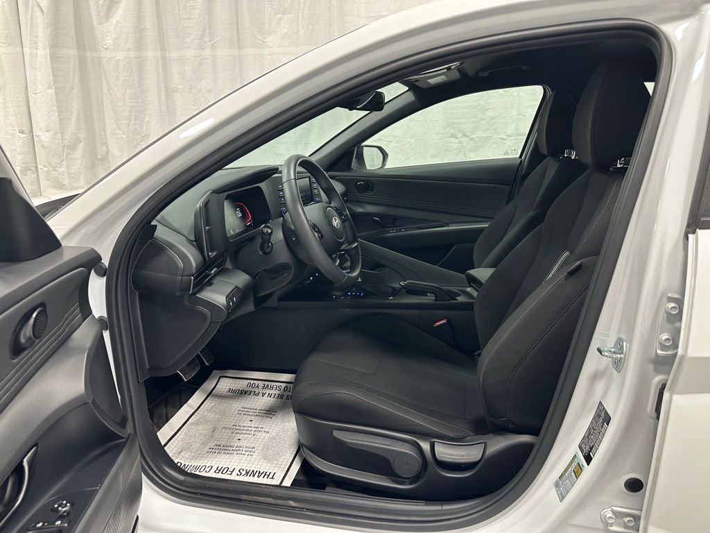 Used 2025 Hyundai Elantra Sport image 9