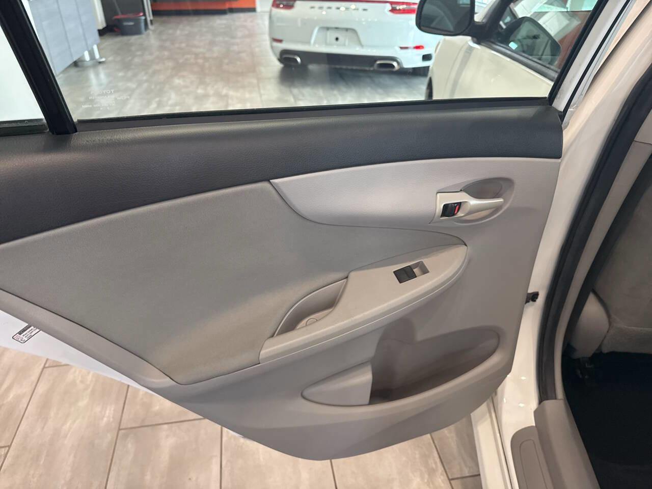 Used 2012 Toyota Corolla L FWD image 21
