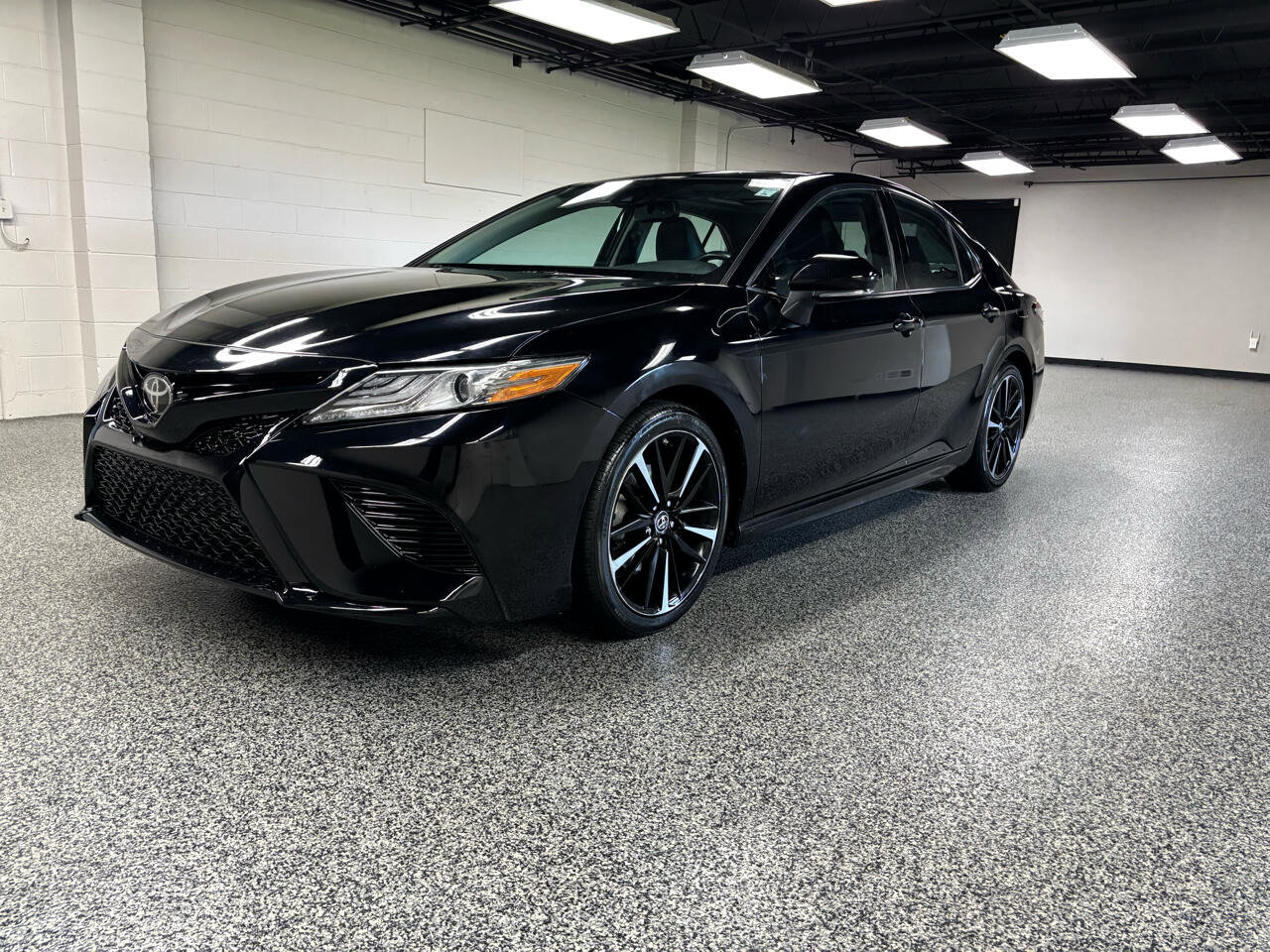 Used 2019 Toyota Camry XSE image 8