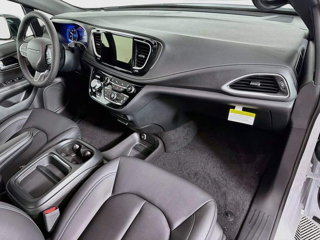 New 2027 Chrysler Pacifica Select AWD/4WD image 28