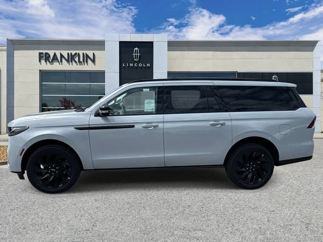 New 2026 Lincoln Navigator L Reserve w/ Jet Appearance Package AWD/4WD image 4