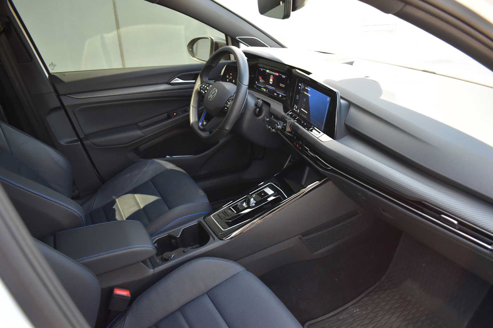 Used 2024 Volkswagen Golf R AWD/4WD image 10