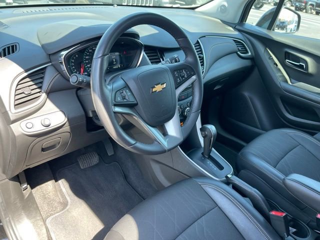 Used 2022 Chevrolet Trax LT w/ Midnight Edition image 19