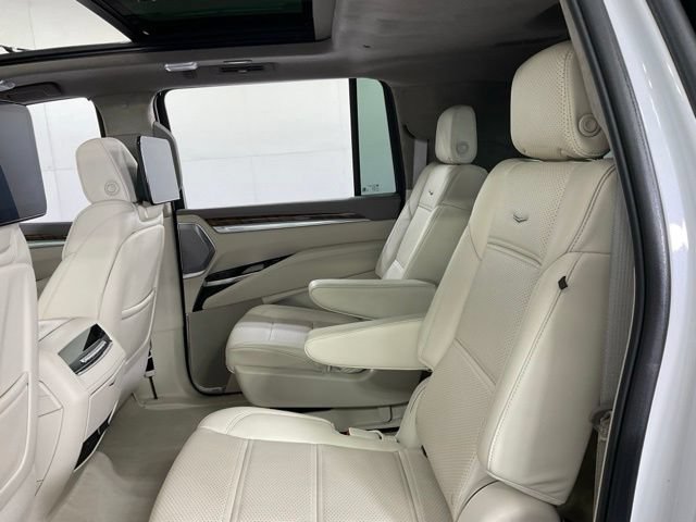 Certified 2025 Cadillac Escalade ESV Premium Luxury Platinum AWD/4WD image 33