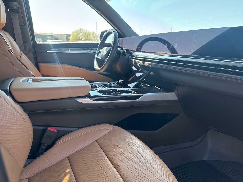 Used 2025 Cadillac Escalade Premium Luxury w/ Touring Package image 8