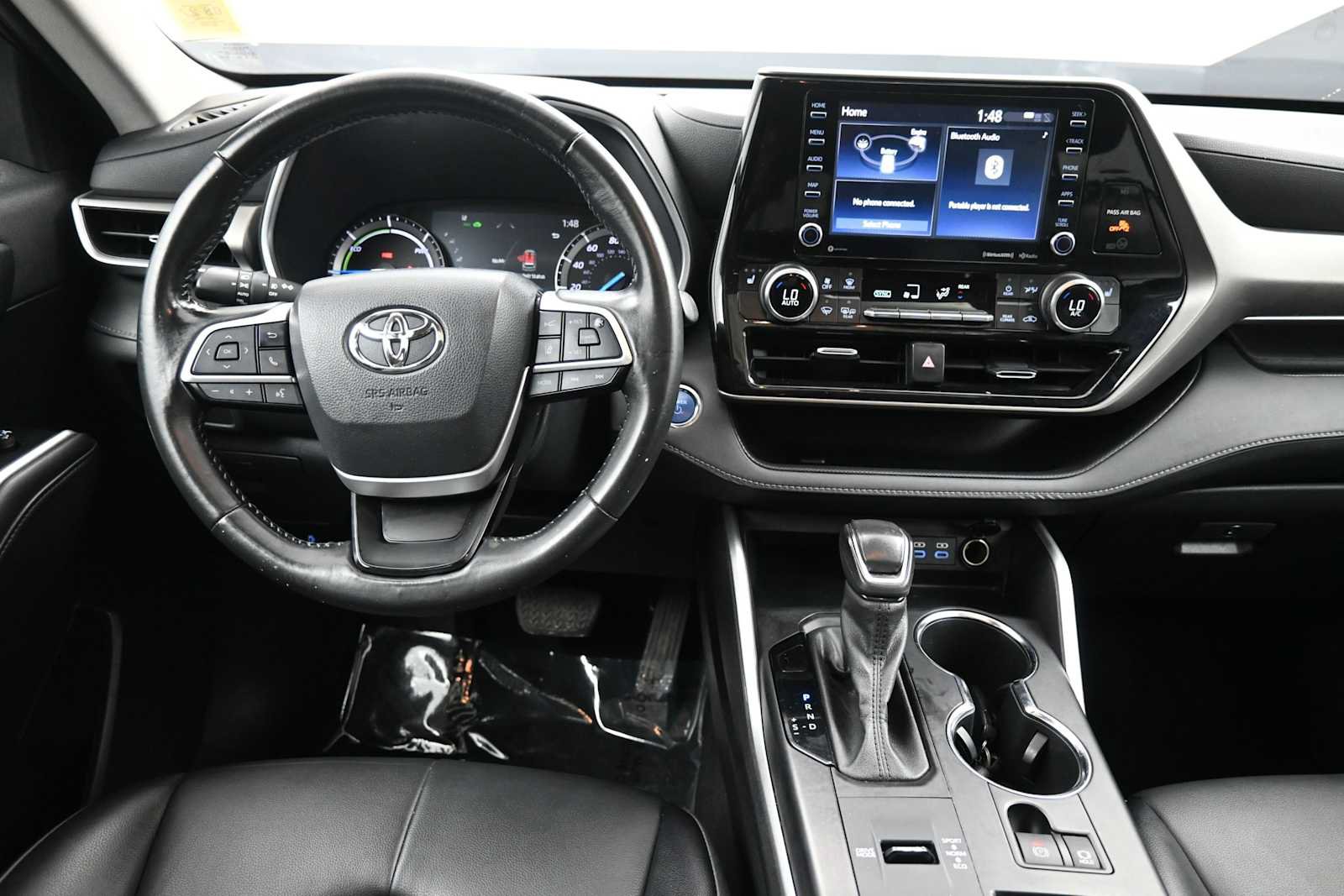 Used 2022 Toyota Highlander XLE AWD/4WD image 19