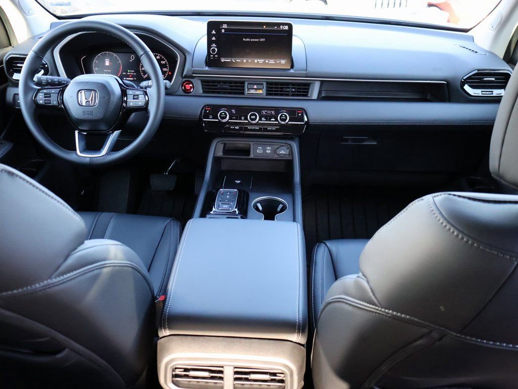 Certified 2025 Honda Pilot Touring image 14