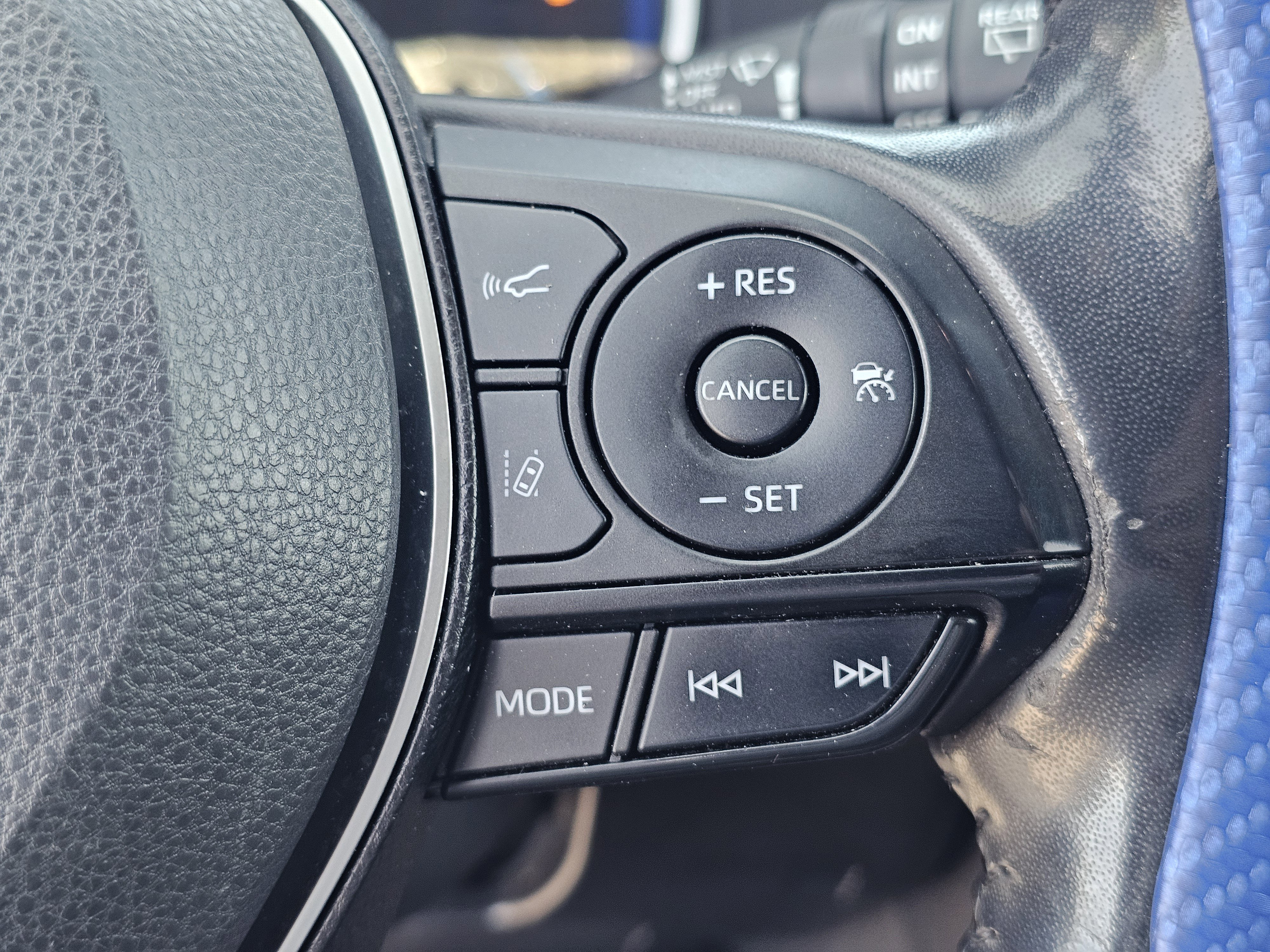 Used 2019 Toyota RAV4 XSE w/ XSE Weather Package AWD/4WD image 23