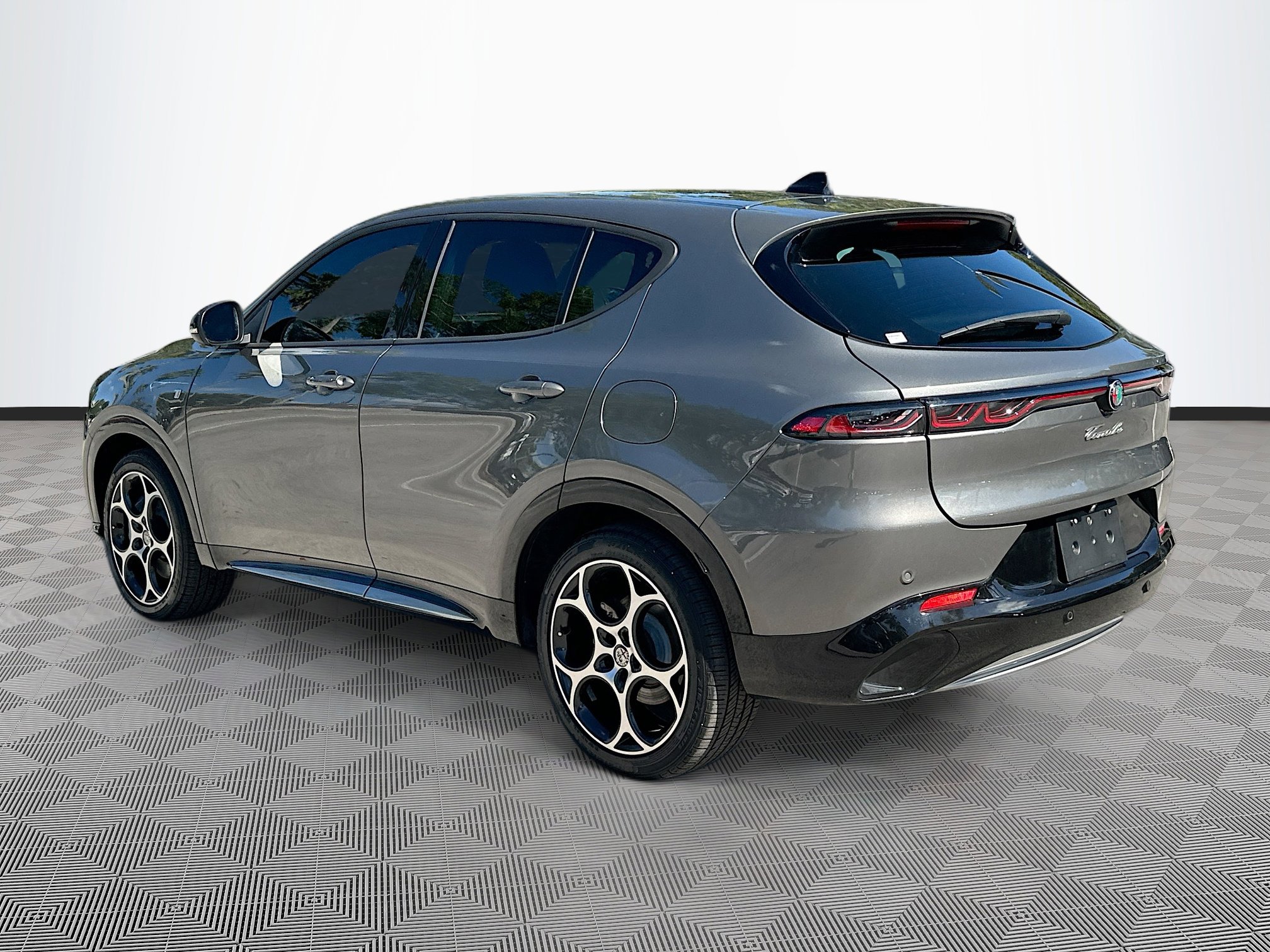 Used 2024 Alfa Romeo Tonale Ti image 5