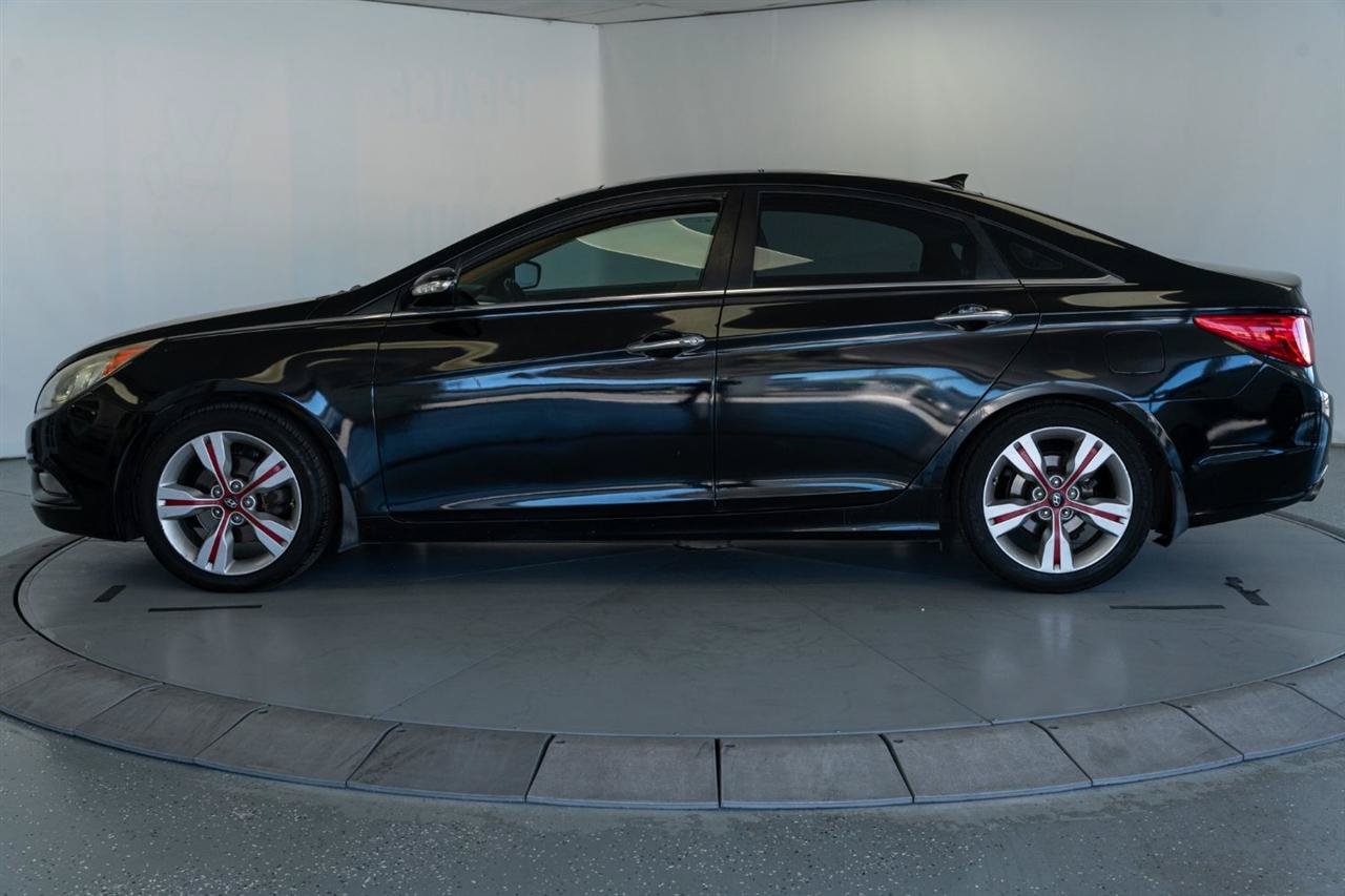 Used 2012 Hyundai Sonata Limited w/ Navigation Pkg FWD image 4