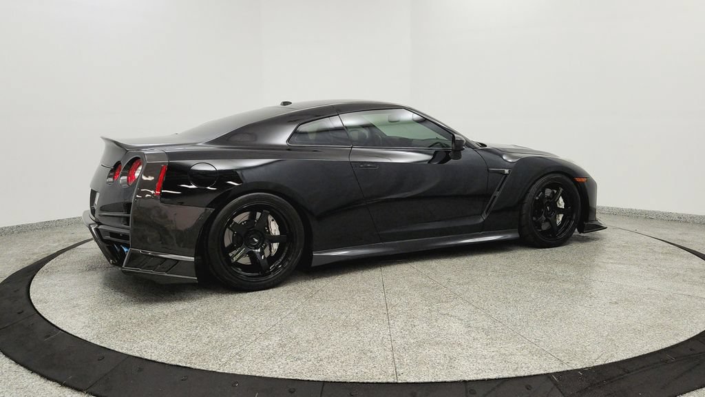 Used 2018 Nissan GT-R Premium AWD/4WD image 5