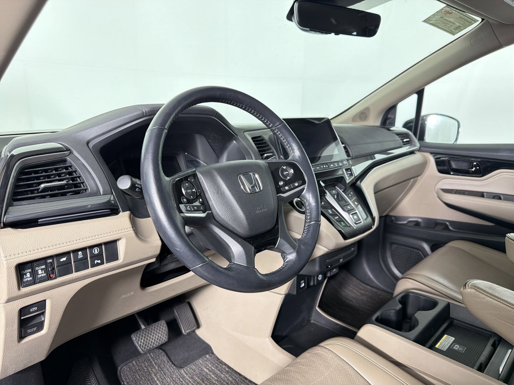 Used 2023 Honda Odyssey Elite image 4