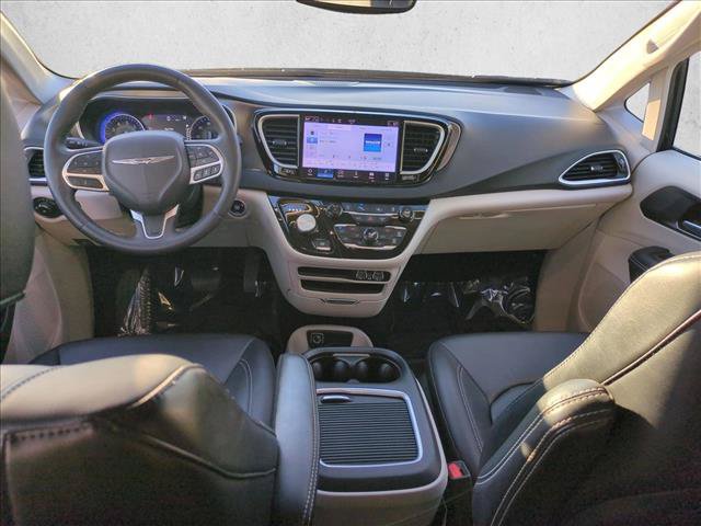 Used 2024 Chrysler Pacifica Touring-L FWD image 16