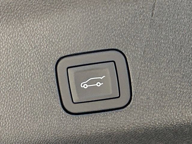 Used 2026 Cadillac Escalade ESV Platinum Luxury w/ LPO, Floor Liner Package AWD/4WD image 19