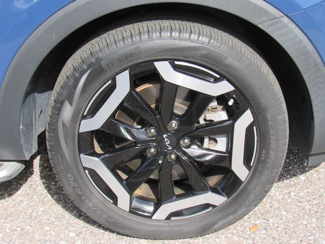 Used 2023 Kia Telluride EX w/ EX Captain's Chair Package image 11