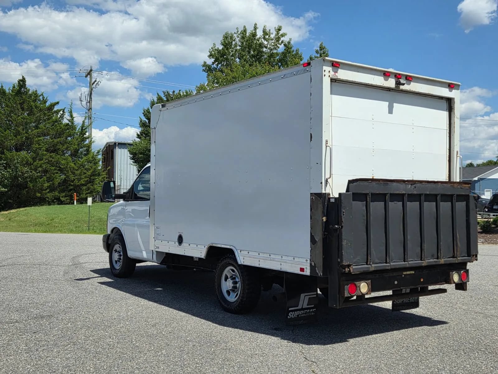 Used 2015 Chevrolet Express 3500 RWD image 18