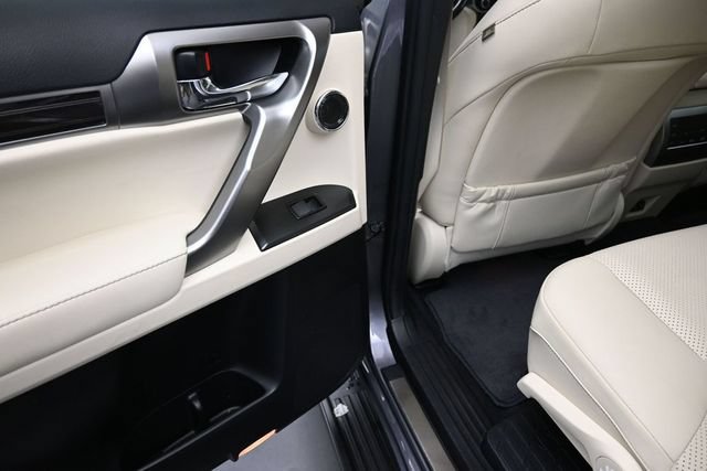 Used 2023 Lexus GX 460 Luxury w/ Sport Design Package AWD/4WD image 10