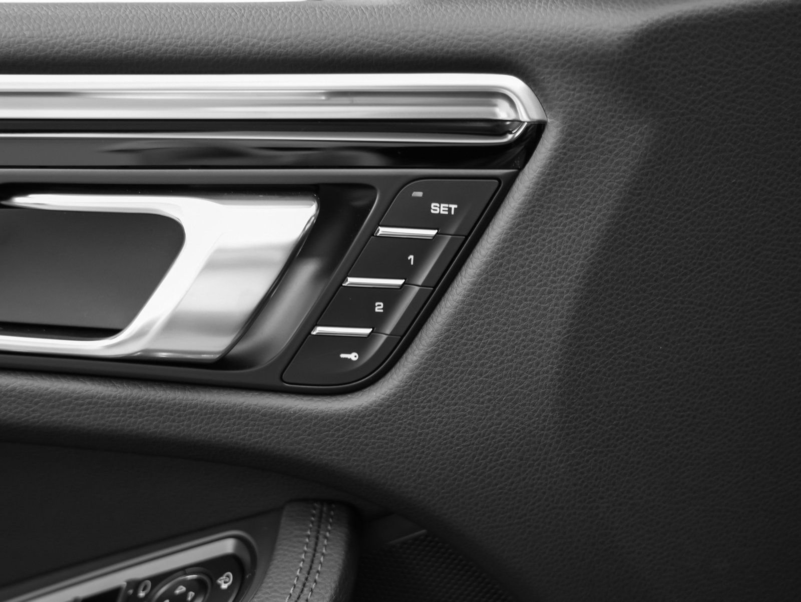 Certified 2025 Porsche Macan image 26