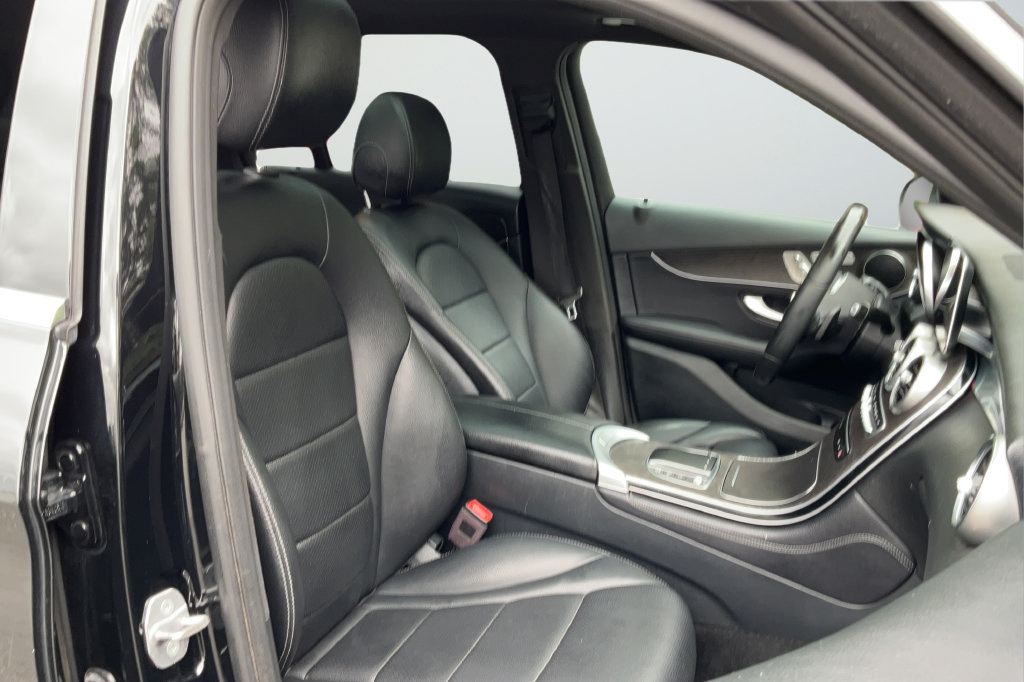Used 2020 Mercedes-Benz GLC 300 4MATIC w/ Parking Assistance Package image 19