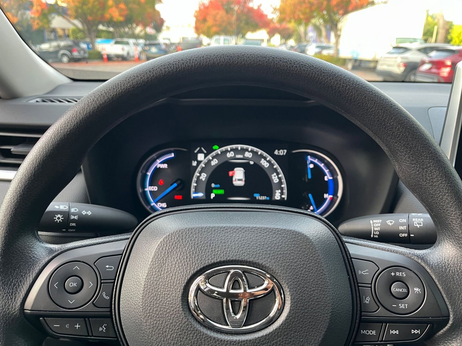 Used 2025 Toyota RAV4 LE image 27