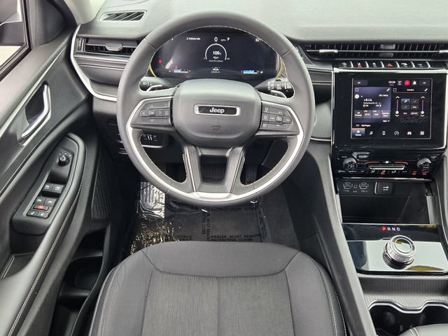 Used 2023 Jeep Grand Cherokee Laredo X AWD/4WD image 13