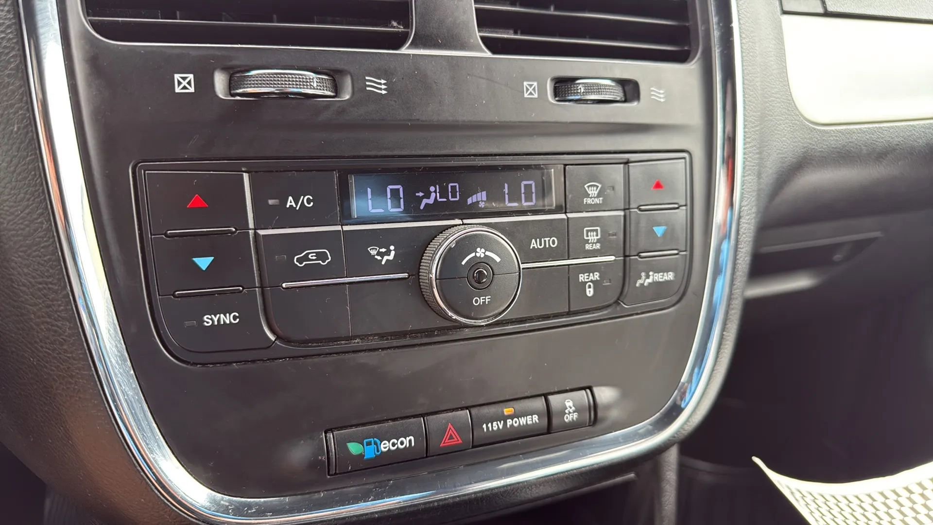 Used 2015 Dodge Grand Caravan R/T FWD image 31