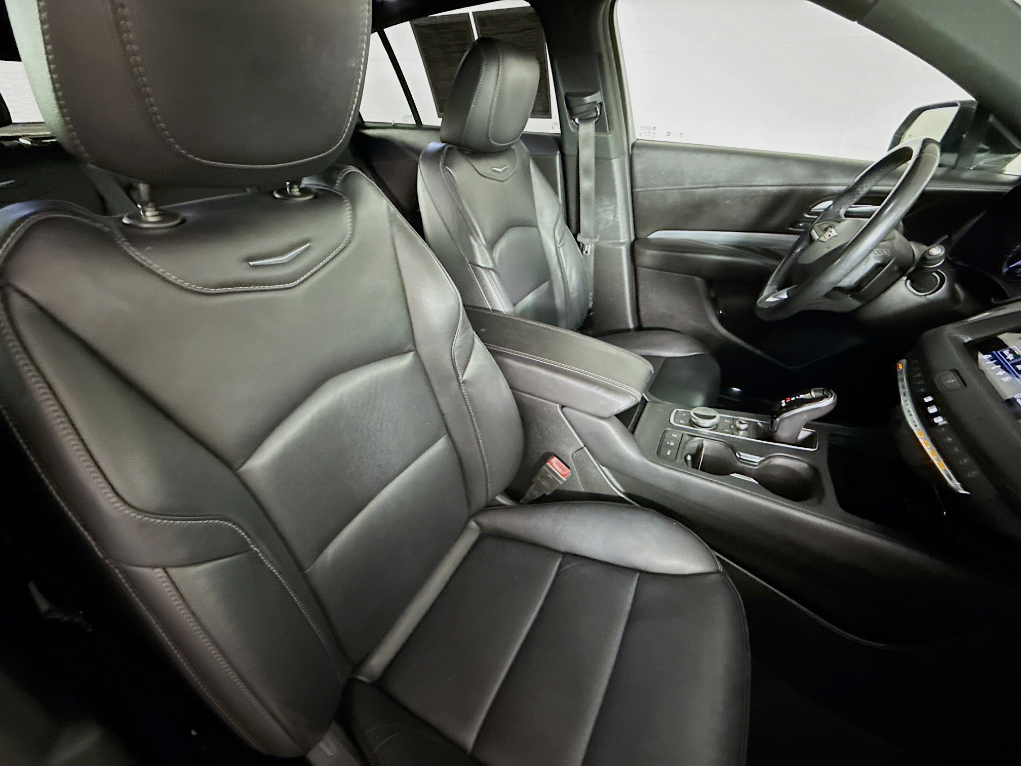 Used 2021 Cadillac XT4 Premium Luxury w/ LPO, Radiant Package image 33