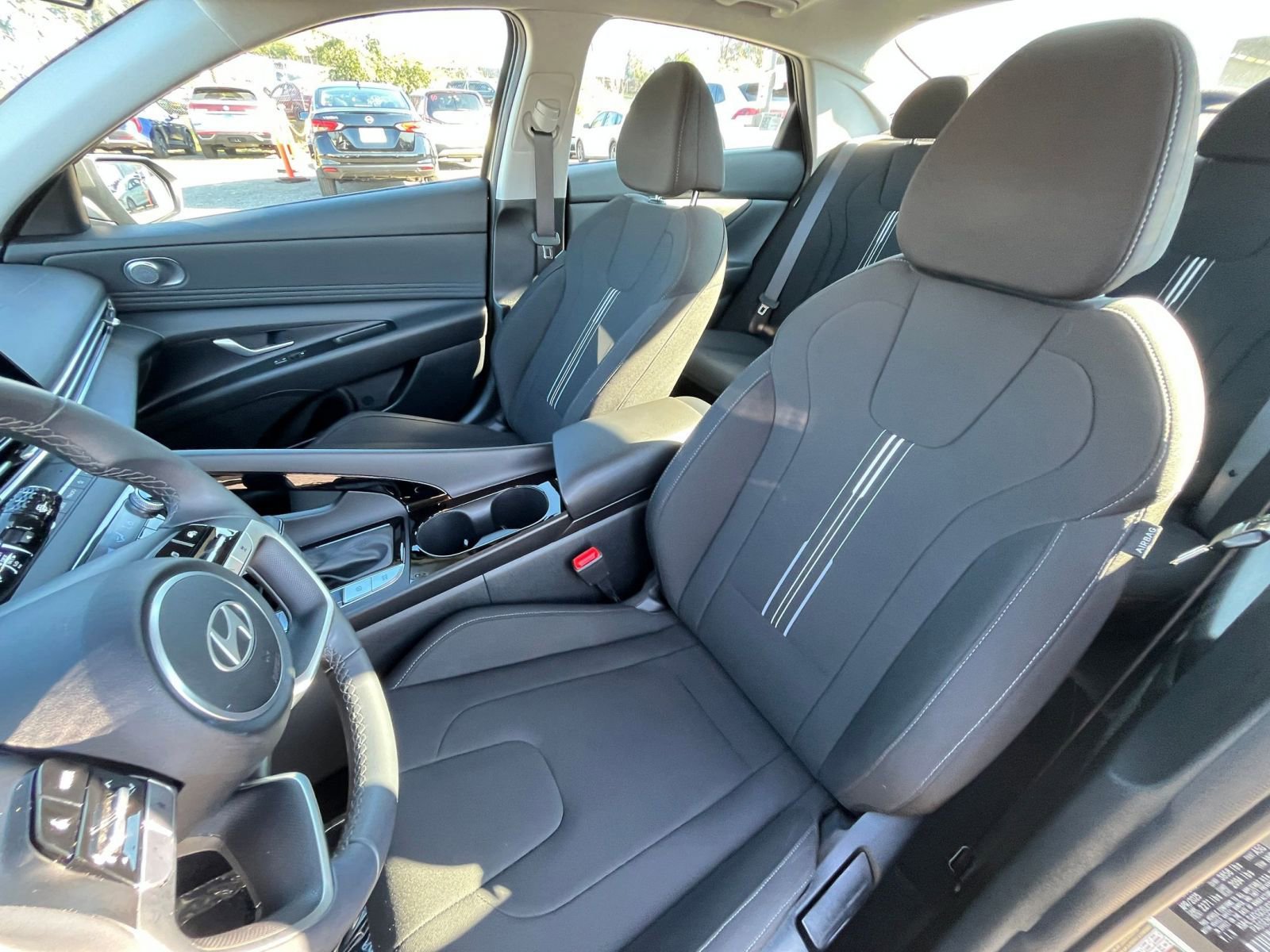 Used 2025 Hyundai Elantra SEL image 35