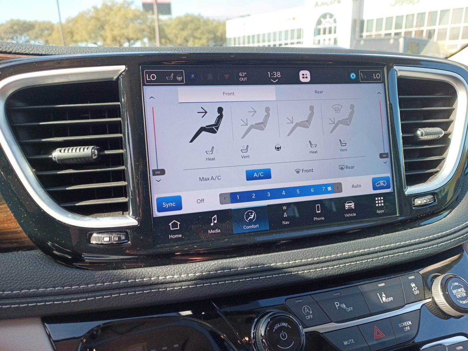 Certified 2024 Chrysler Pacifica Limited image 22