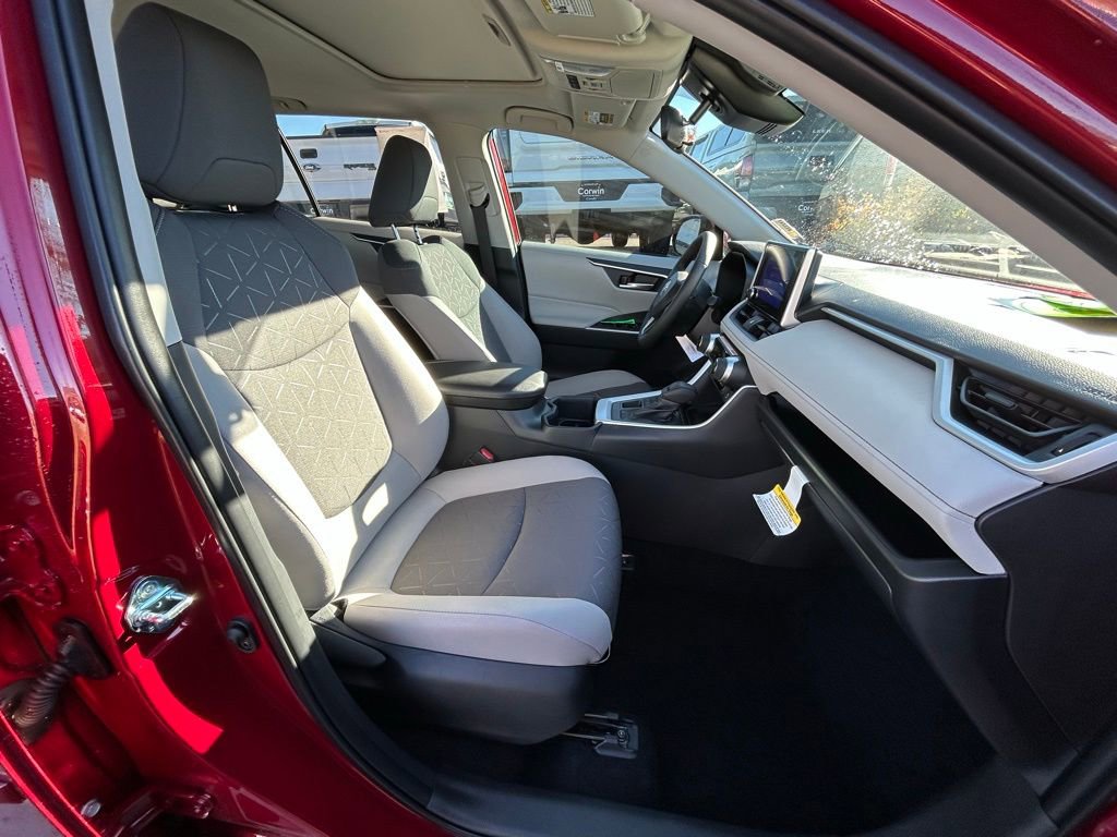 Used 2025 Toyota RAV4 XLE image 26