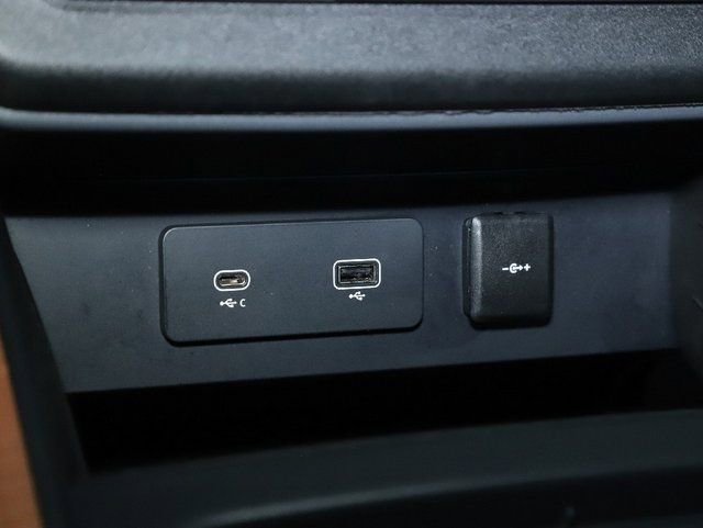 Used 2023 Land Rover Defender 130 X-Dynamic SE AWD/4WD image 29