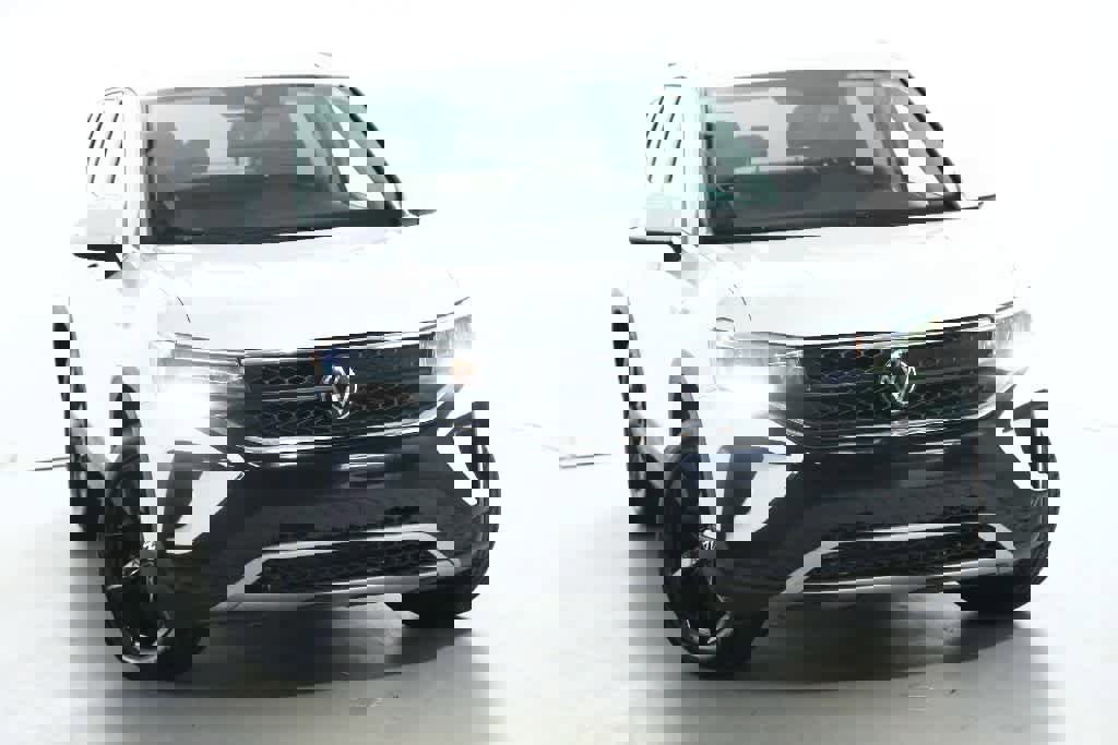 Certified 2022 Volkswagen Taos SE w/ Driver Assistance Package image 2