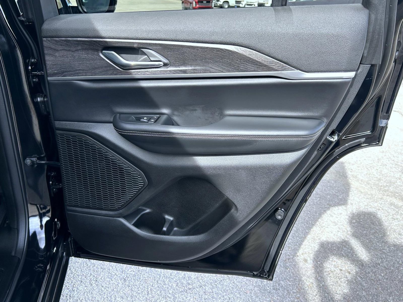 Used 2025 Jeep Grand Cherokee Limited image 20