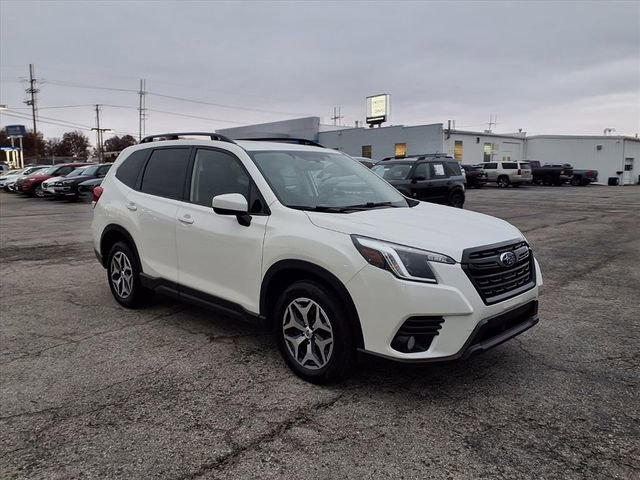 Used 2022 Subaru Forester Premium image 3