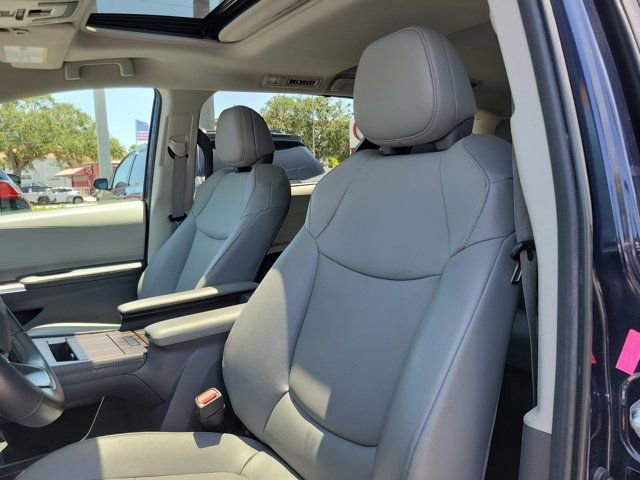 Used 2024 Toyota Sienna XLE FWD image 17
