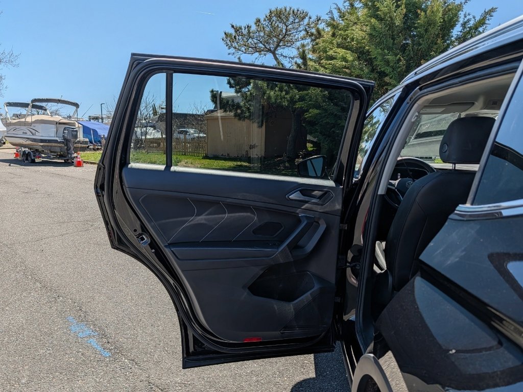 Used 2024 Volkswagen Tiguan SE image 12