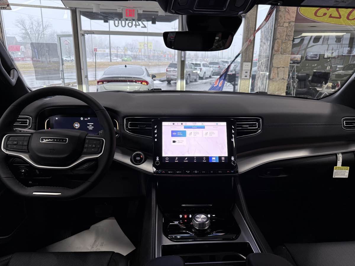 Used 2025 Jeep Wagoneer Series II image 43